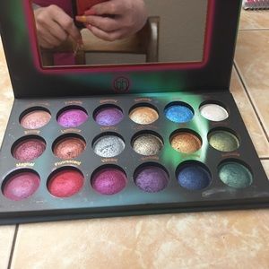 BH Cosmetics Aurora Lights Pallette